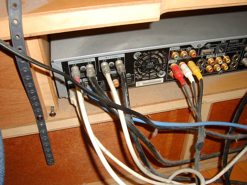DVDレコーダーが故障　テレビの配線のやりなおし