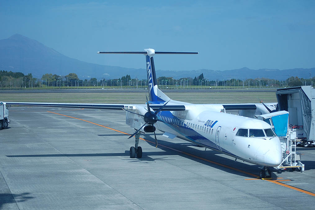 ボンバルディアDHC8-Q400型機