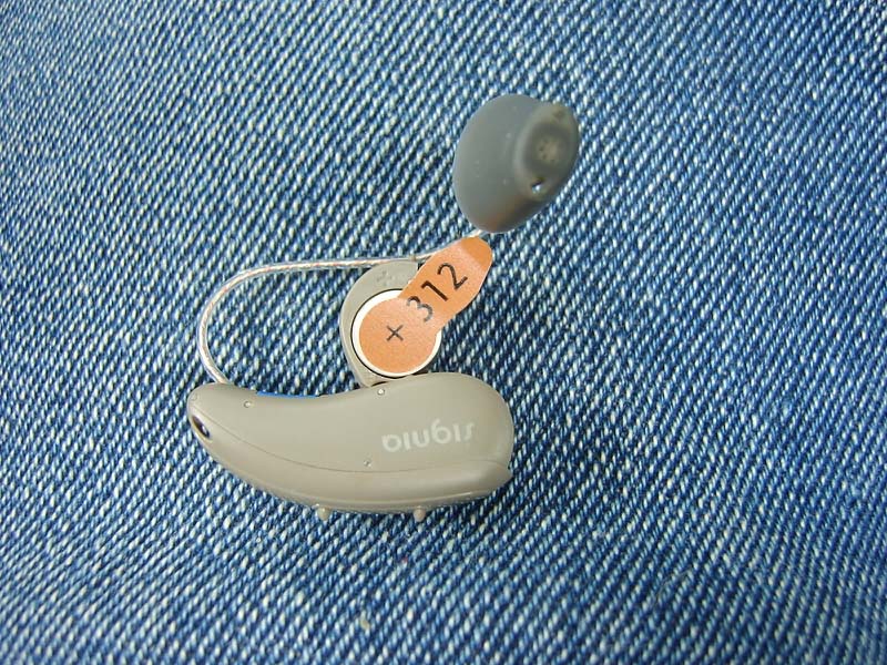 補聴器の空気電池交換