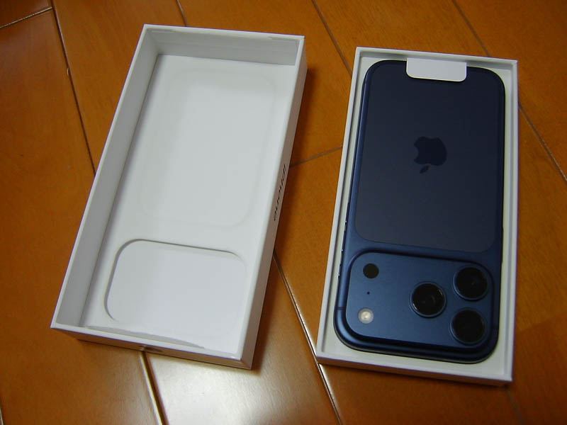 iPhone 17 Proの箱を開封