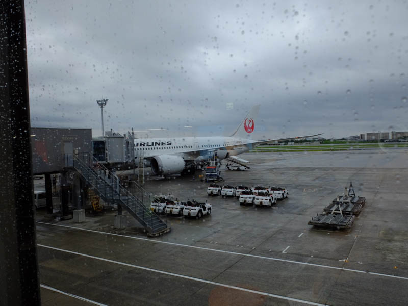伊丹空港で飛行機に搭乗