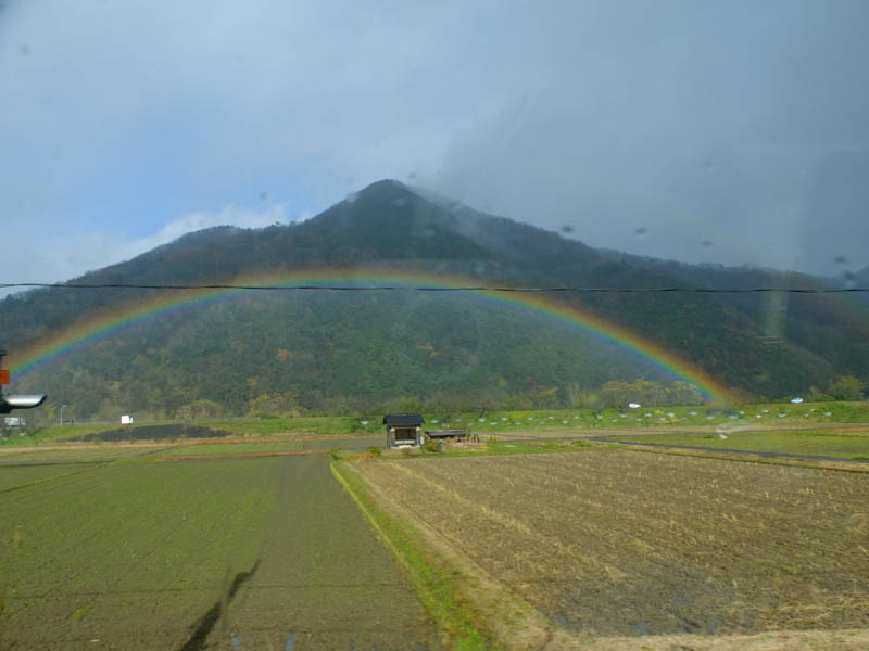 車窓から虹