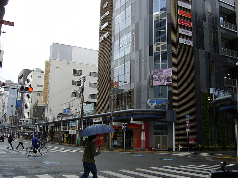 雨の大阪日本橋散策