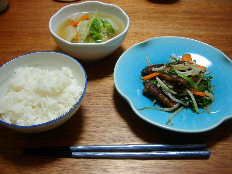 レバニラ炒めと鶏のつみれの具たっぷりスープ