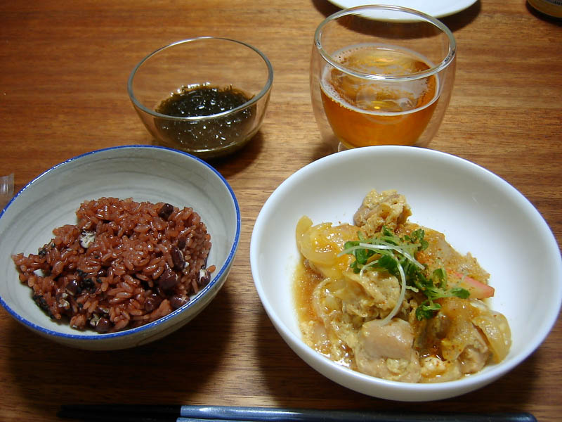 赤飯と鶏肉の玉子とじ