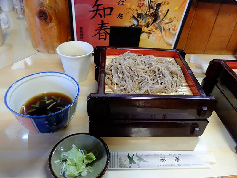 昼食はざるそば