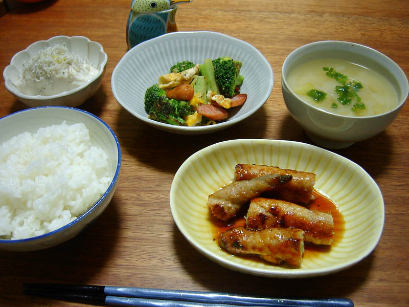 アスパラガスの肉巻きとブロッコリーの中華炒め