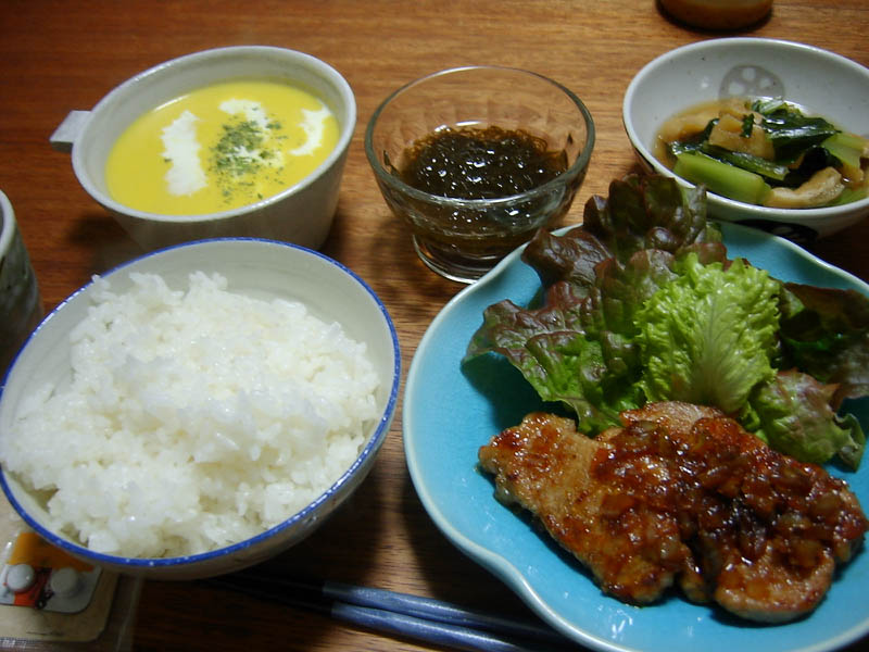 豚ヒレの玉ねぎソースとカボチャのスープ