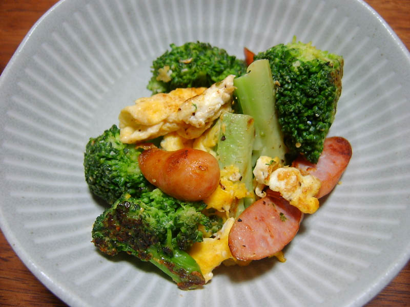 アスパラガスの肉巻きとブロッコリーの中華炒め