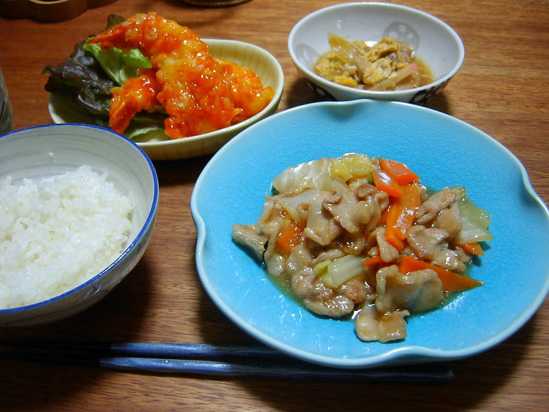 白菜と豚肉の甘辛炒めとエビチリ
