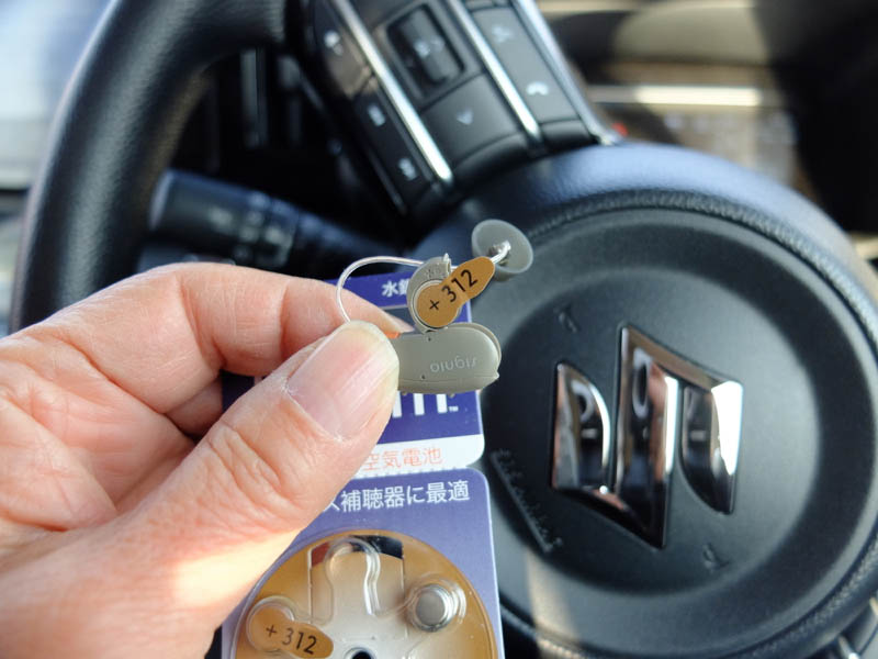 補聴器の空気電池交換