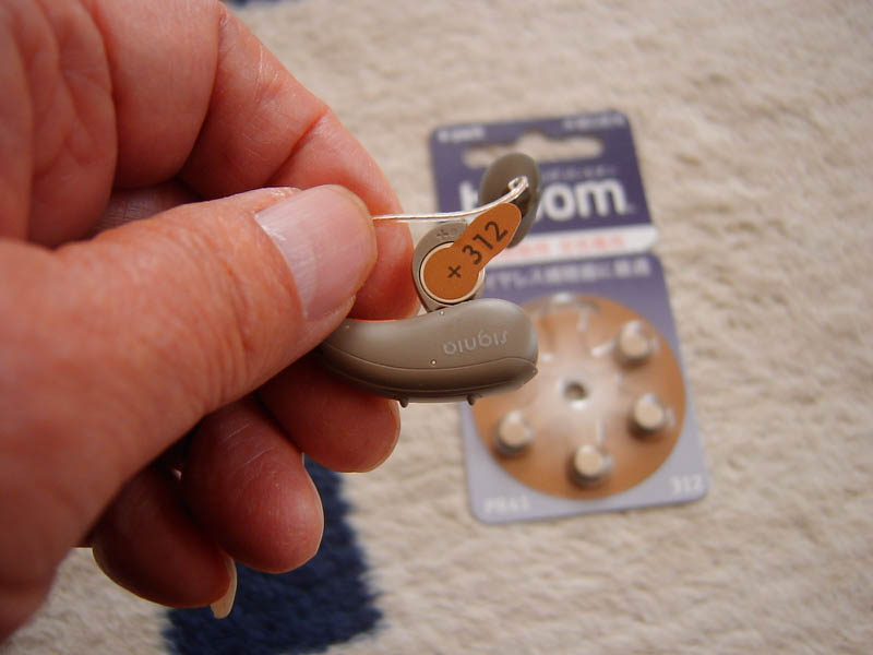 補聴器の空気電池交換