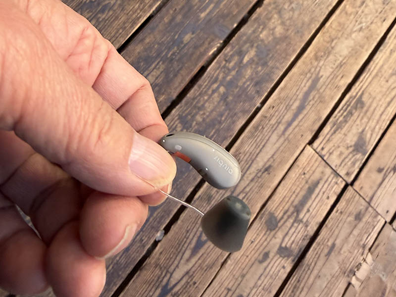 補聴器の空気電池交換