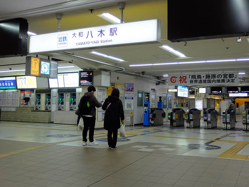 車を駅の近くの駐車場に