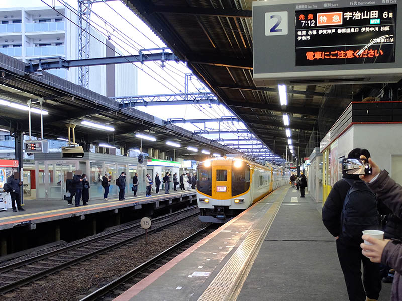 近鉄八木駅から特急で伊勢へ