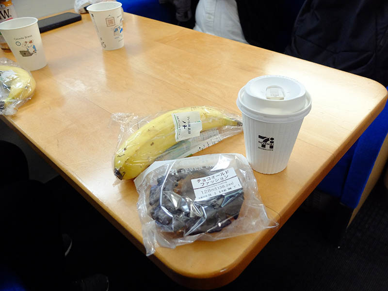 近鉄特急で朝食