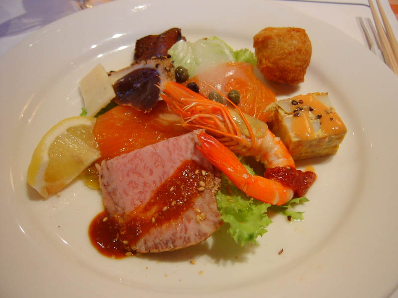 洋食Katsuiでディナー