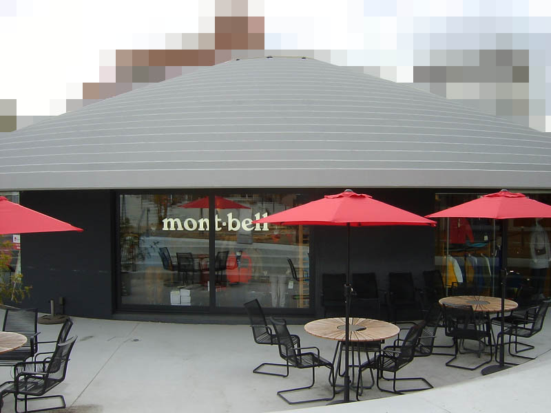 モンベルでウインドブレーカー