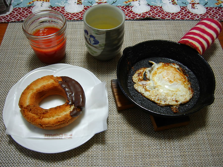 目玉焼きとドーナツ