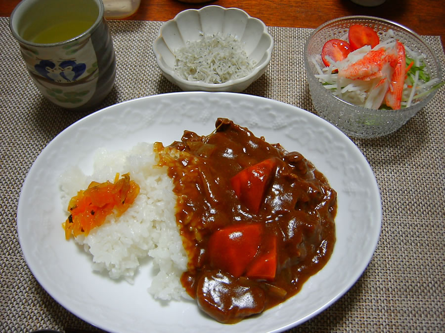 カレーとサラダとしらす干し