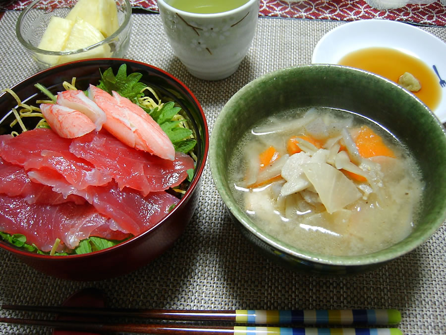 海鮮丼と豚汁