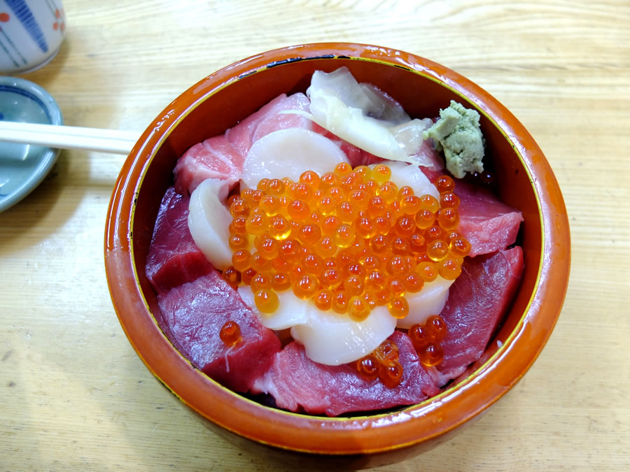 三色丼