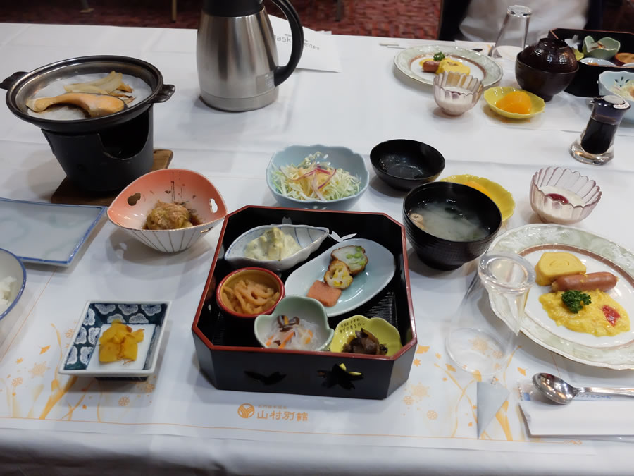 山村別館の朝食