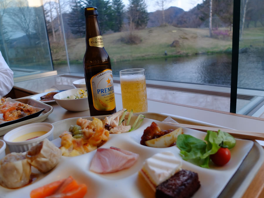 ホテルのバイキングの夕食