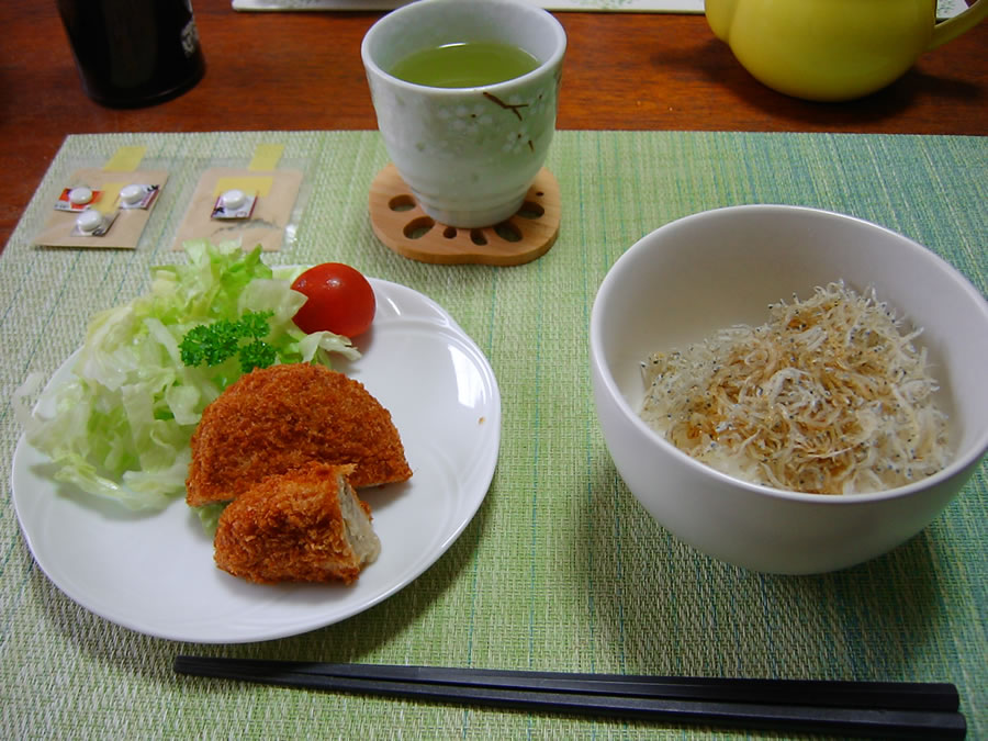 コロッケとじゃこご飯