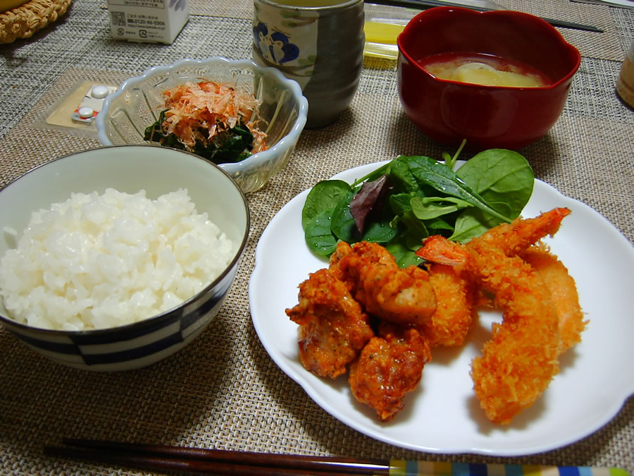 鶏肉の唐揚げとエビフライ