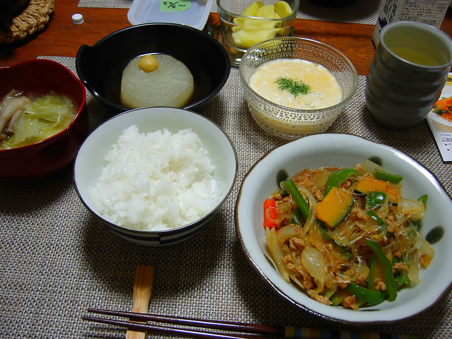 細切り野菜と春雨のそぼろ炒め