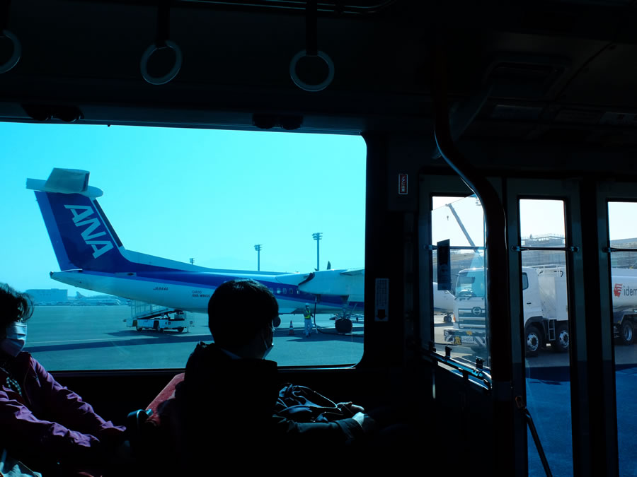 熊本空港に到着