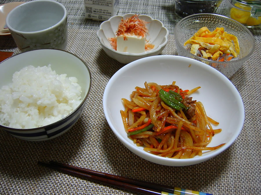 細切りじゃがいもと牛肉の甘辛炒め