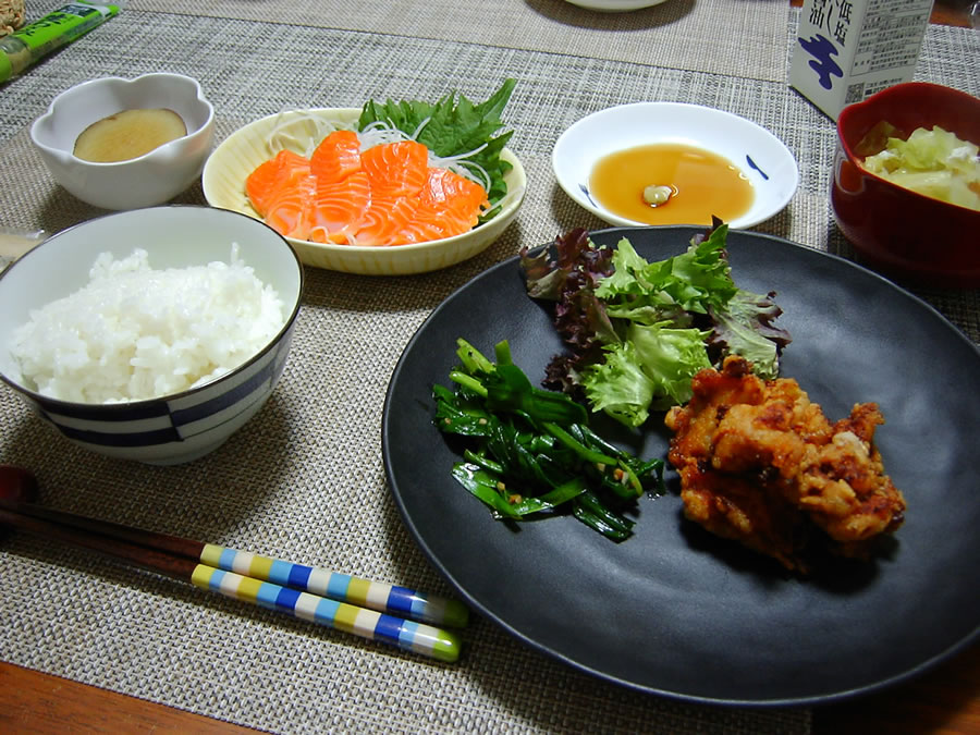 鶏肉の唐揚げと鮭のお造り