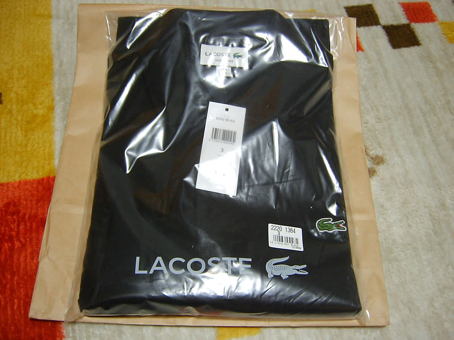 LACOSTEの黒の長袖ポロシャツ