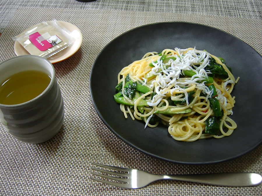 アスパラとほうれん草のペペロンチーノ