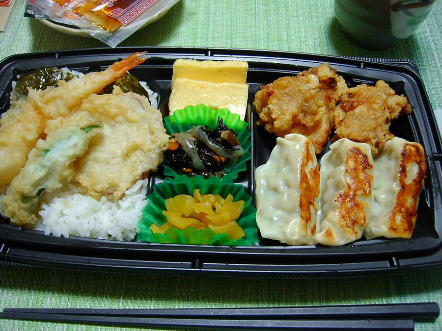 天丼ぎょうざ唐揚げ弁当