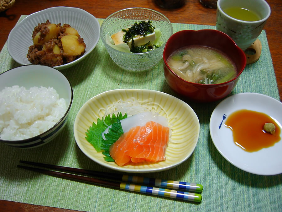 じゃがいもとひき肉のそぼろとお造り