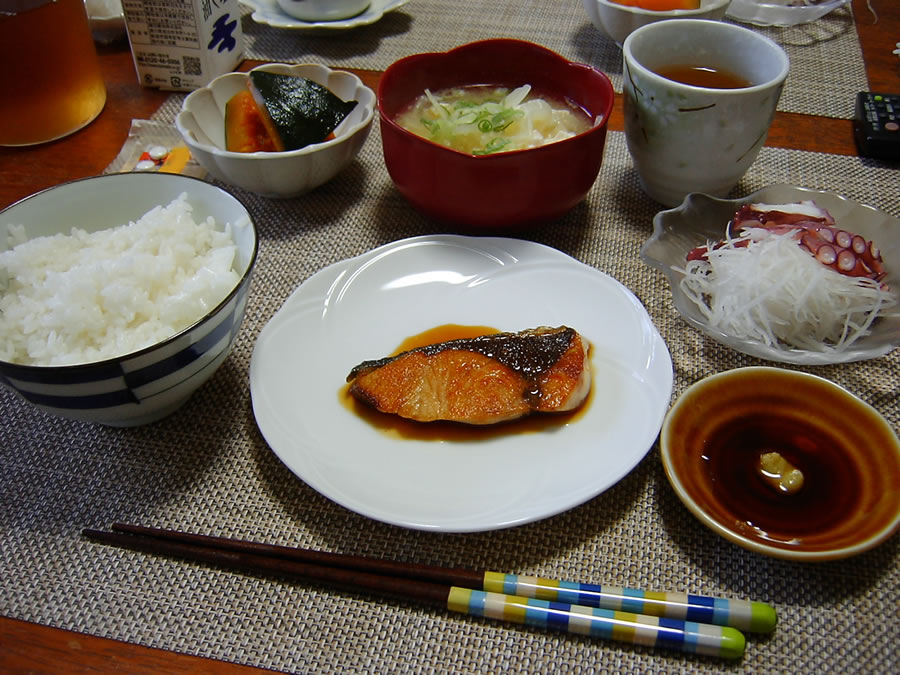 ブリの照り焼きとタコの刺身