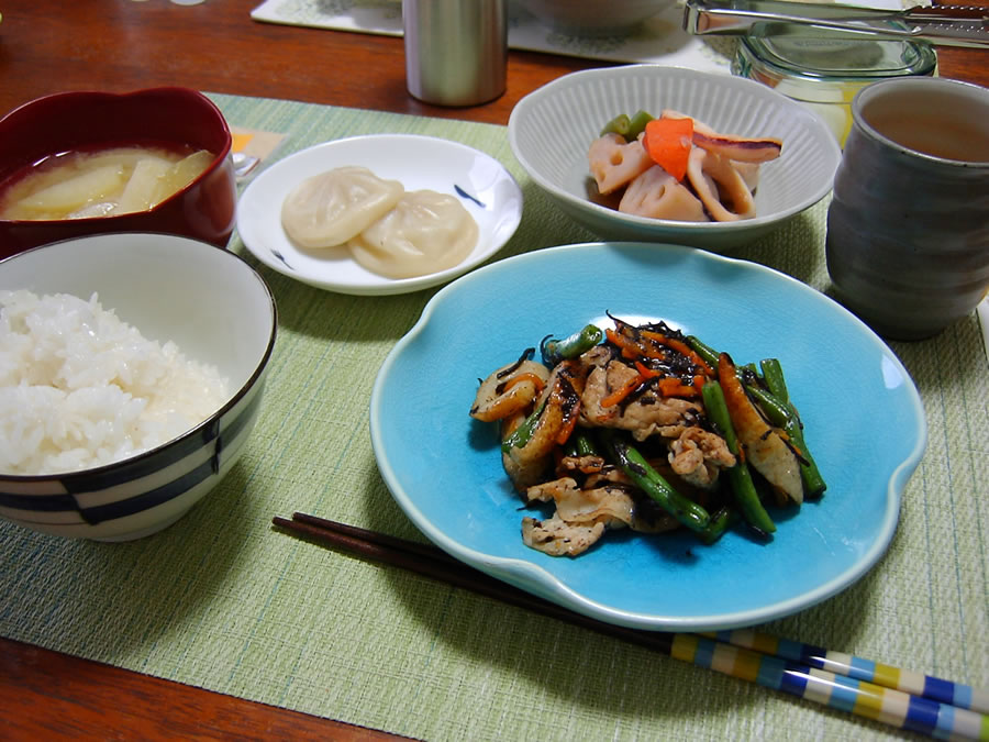 ひじきと豚肉の梅風味