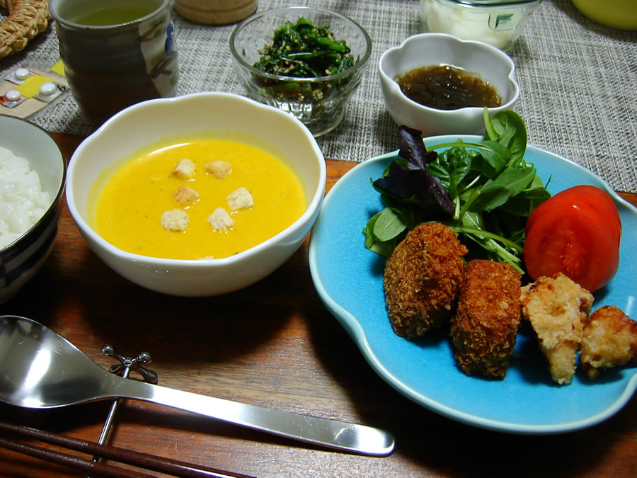 ポタージュスープとコロッケと鶏の唐揚げ