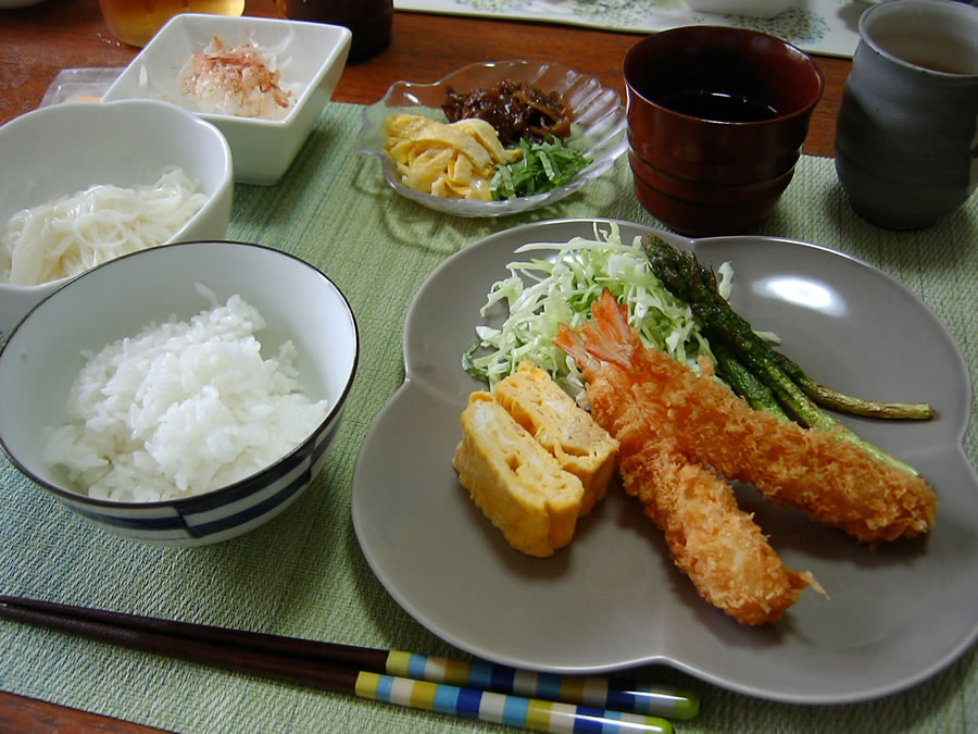 エビフライと冷やしそうめん