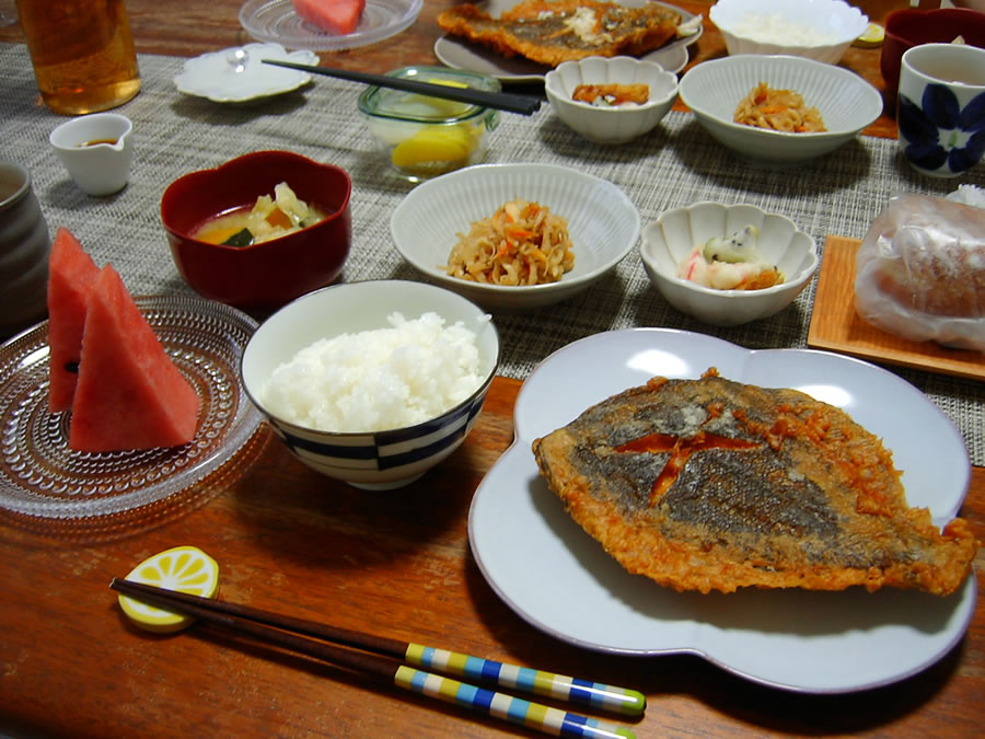 カレイの唐揚げとスイカ