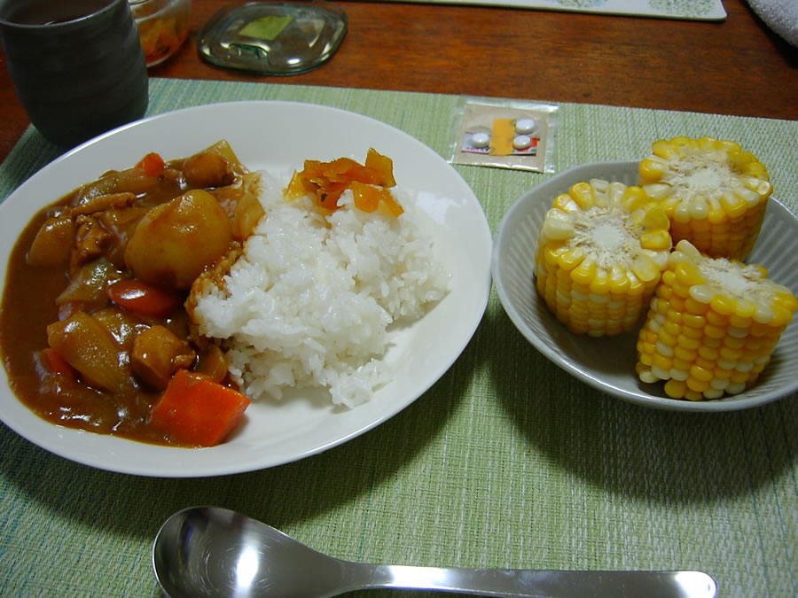 カレーライスとトウモロコシ