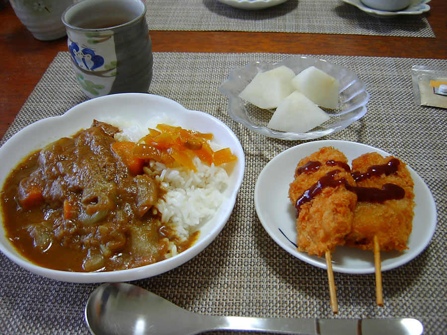 チキンカレーと串カツ