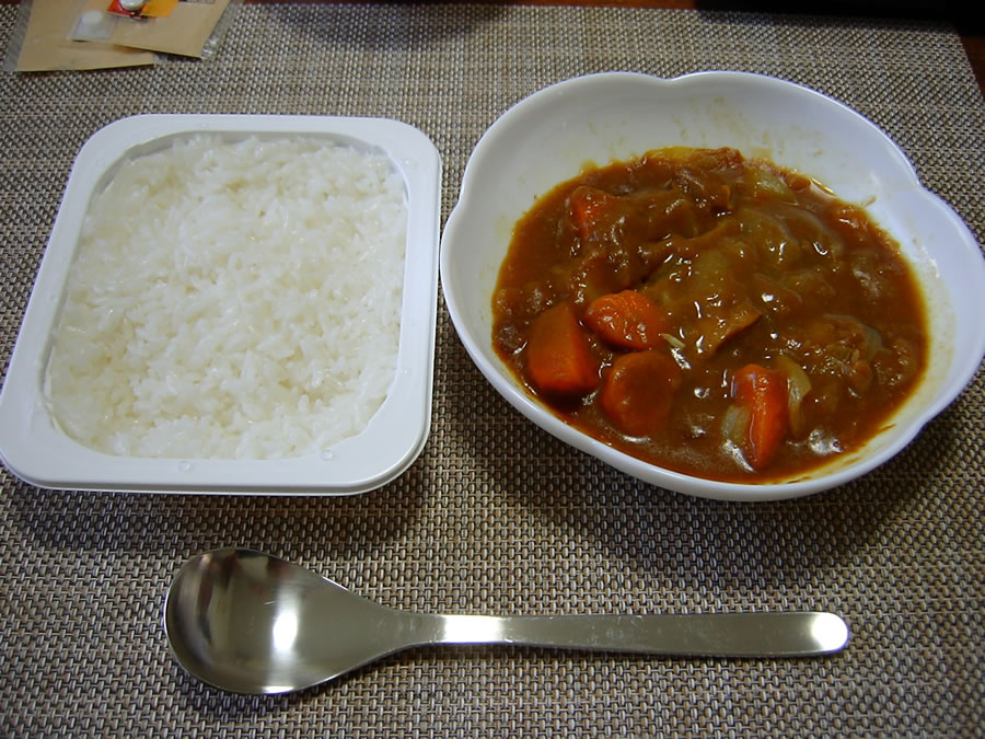 ごはんとチキンカレー