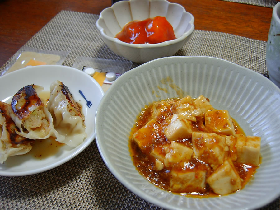 麻婆どうふと餃子とエビチリ