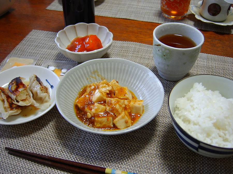 麻婆どうふと餃子とエビチリ