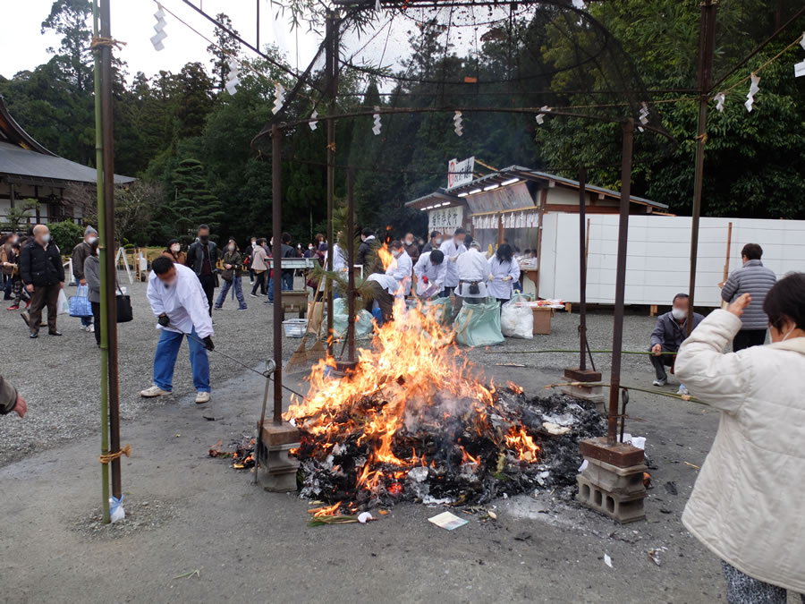 大神神社の大とんど