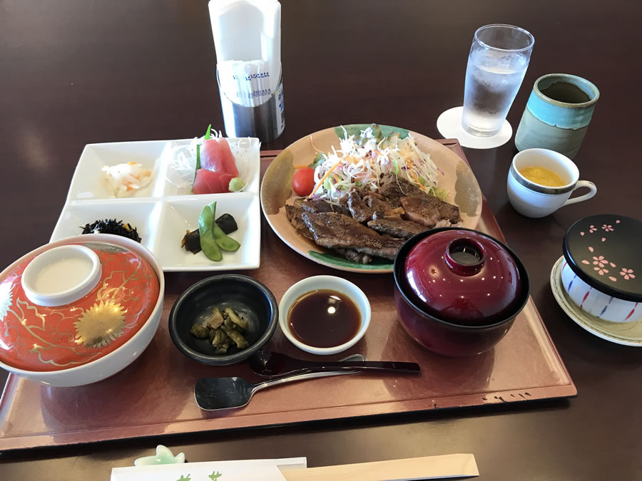 人間ドックの昼食で和定食（お肉）